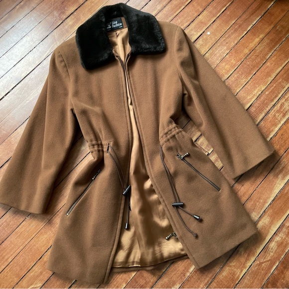 Vintage LISA FASHION Wool Cashmere Coat | Hourglass Silhouette | Med - Picture 14 of 15